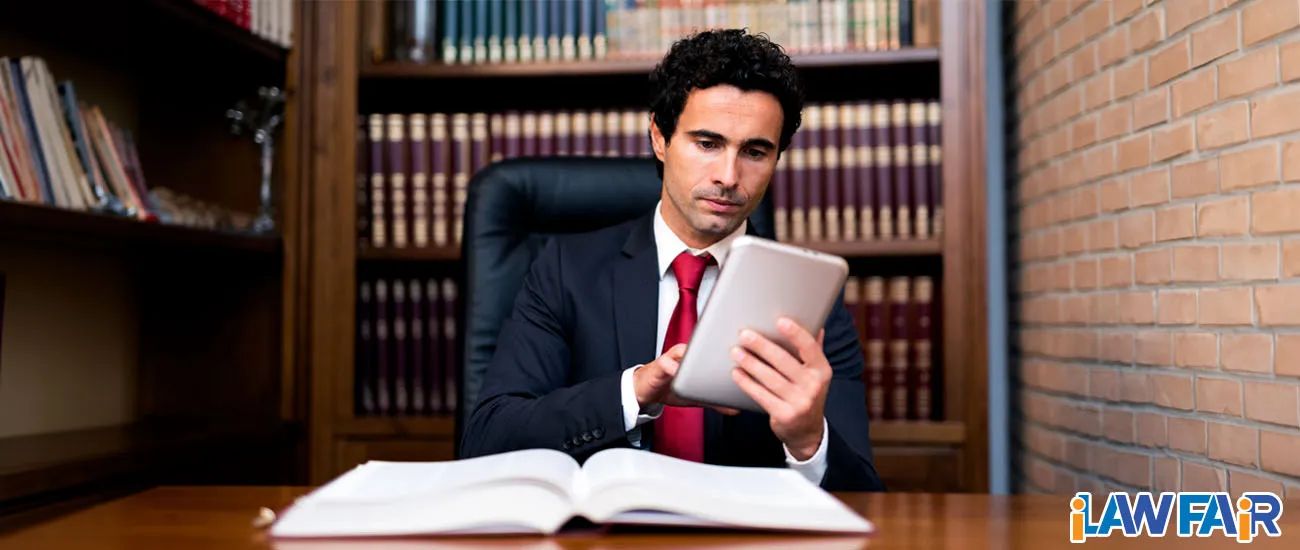 تطور أدوات قراءة الكتب القانونية الإلكترونية وتأثيرها على الباحثين والمحامين